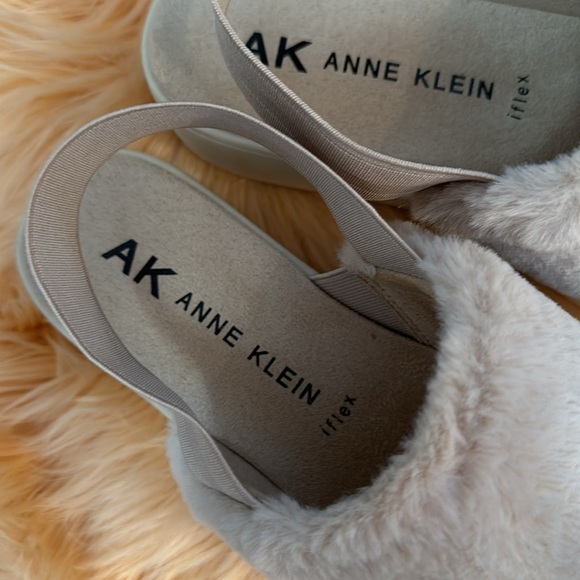 Anne Klein Faux Fur Slingback Platform Sandals Cream Sz 9 45% OFF - Picture 4 of 9